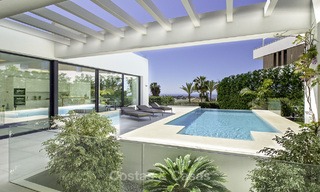 Nuevos villas modernas de diseño de lujo en venta, Marbella - Benahavis, con vistas al golf y mar 13538 