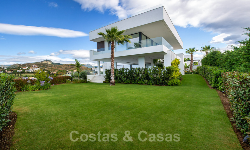Nuevos villas modernas de diseño de lujo en venta, Marbella - Benahavis, con vistas al golf y mar 35638