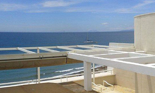 Amplio ático doble a la venta, primera línea de playa, entre Marbella y Estepona 3
