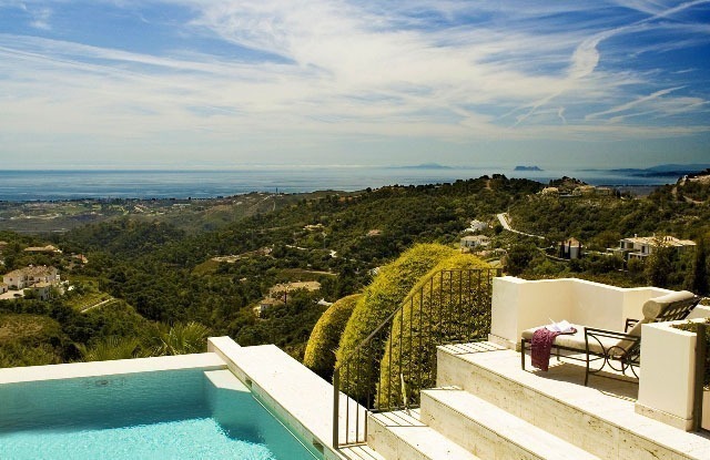 Villa de lujo en venta en un complejo de golf exclusivo en la zona de Marbella - Benahavis