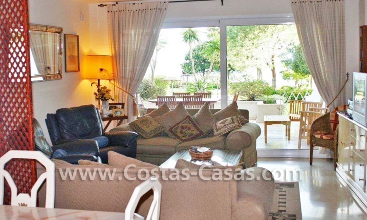 Apartamento a la venta en primera línea de playa en La nueva Milla de Oro entre Marbella y Estepona centro 10