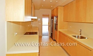 Apartamento de lujo, primera línea de playa, ubicado en complejo frontal al mar, la Nueva Milla de Oro, Marbella - Estepona 9