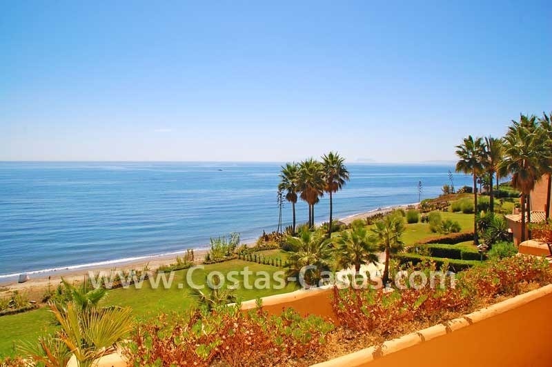 Apartamento de lujo, primera línea de playa, ubicado en complejo frontal al mar, la Nueva Milla de Oro, Marbella - Estepona