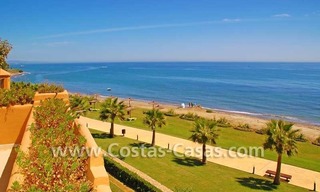 Apartamento de lujo, primera línea de playa, ubicado en complejo frontal al mar, la Nueva Milla de Oro, Marbella - Estepona 1