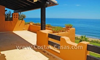 Apartamento de lujo, primera línea de playa, ubicado en complejo frontal al mar, la Nueva Milla de Oro, Marbella - Estepona 4