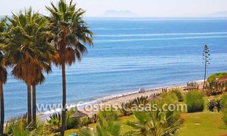 Apartamento de lujo, primera línea de playa, ubicado en complejo frontal al mar, la Nueva Milla de Oro, Marbella - Estepona 2