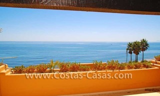 Apartamento de lujo, primera línea de playa, ubicado en complejo frontal al mar, la Nueva Milla de Oro, Marbella - Estepona 3