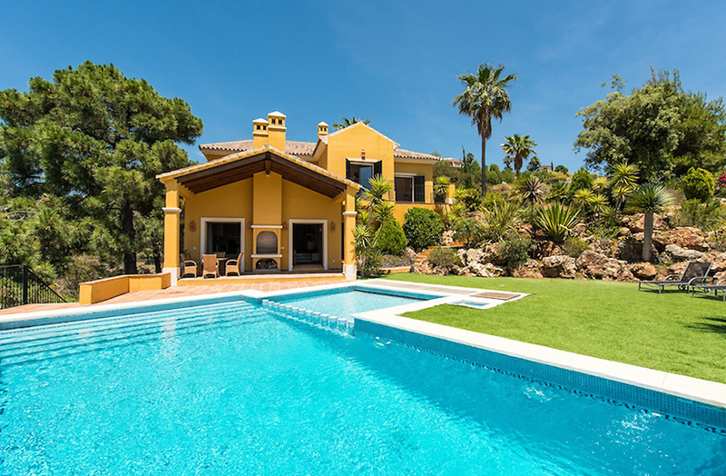 Ganga! Villa de lujo a la venta en el complejo de golf, Marbella - Benahavis