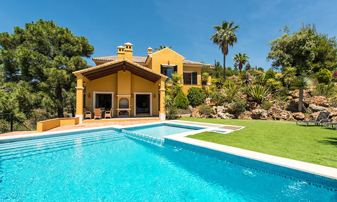 Ganga! Villa de lujo a la venta en el complejo de golf, Marbella - Benahavis 
