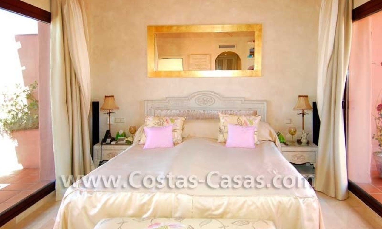 Apartamento ático de lujo a la venta, complejo situado en primera línea de playa, la Nueva Milla de Oro, Marbella - Estepona 13
