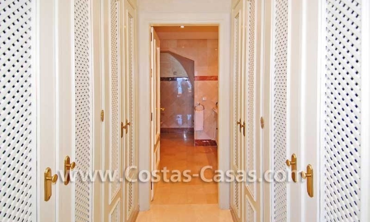Apartamento ático de lujo a la venta, complejo situado en primera línea de playa, la Nueva Milla de Oro, Marbella - Estepona 15