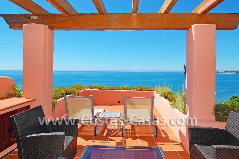 Apartamento ático de lujo a la venta, complejo situado en primera línea de playa, la Nueva Milla de Oro, Marbella - Estepona