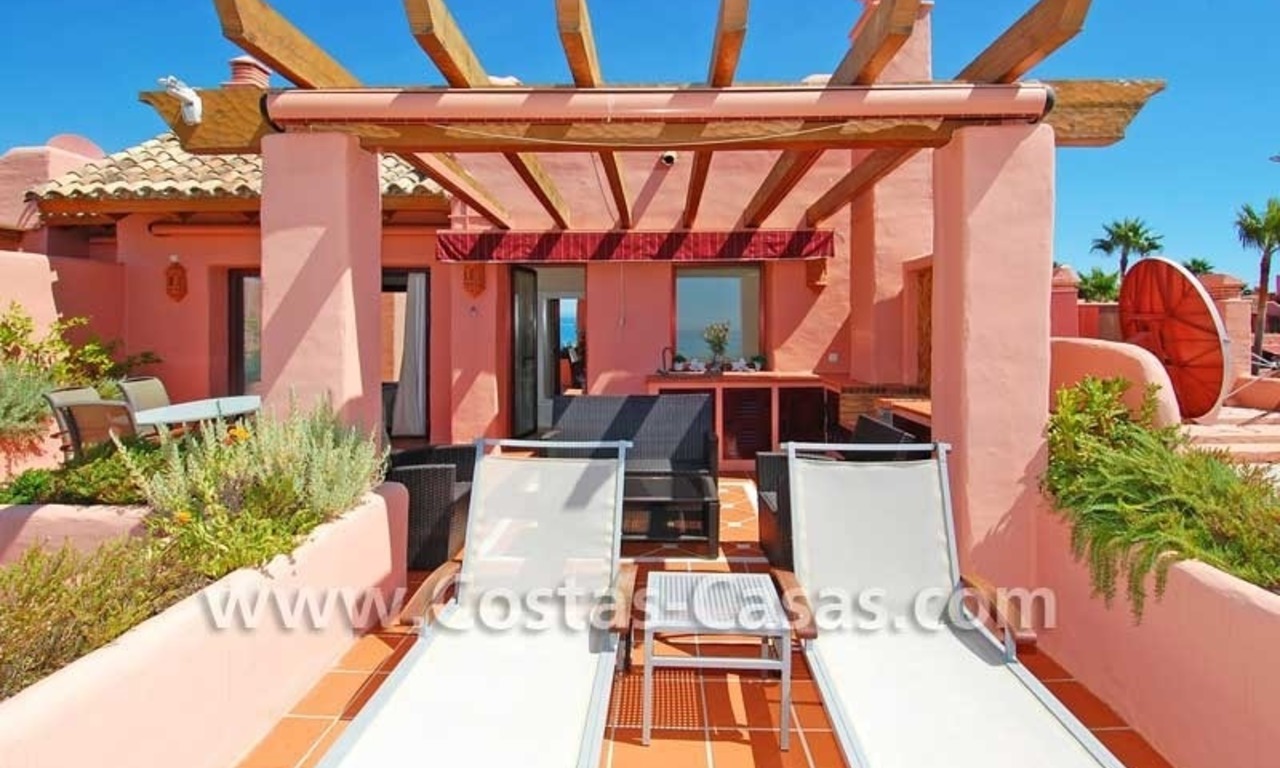 Apartamento ático de lujo a la venta, complejo situado en primera línea de playa, la Nueva Milla de Oro, Marbella - Estepona 3