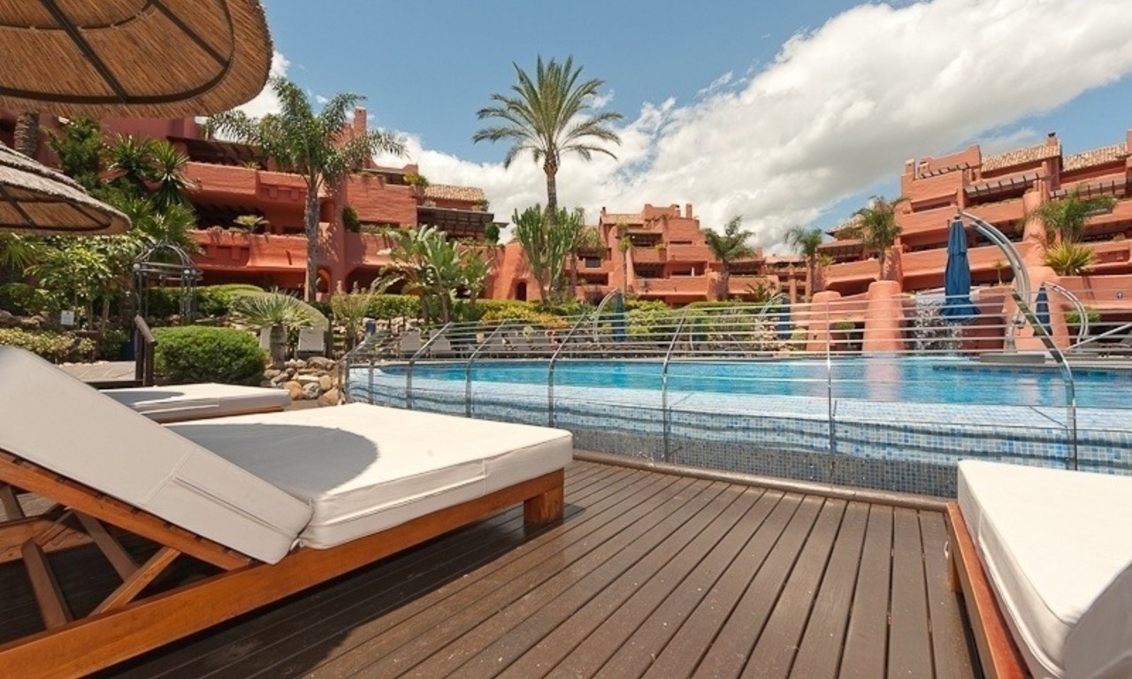 Apartamento ático de lujo a la venta en complejo situado en primera línea de playa en la Nueva Milla de Oro, Marbella - Estepona 22