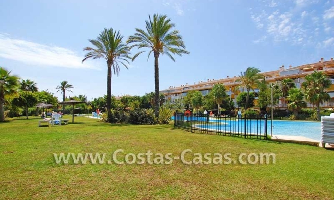 Apartamento de golf situado, planta baja en venta, Puerto Banús – Marbella – Nueva Andalucía 2
