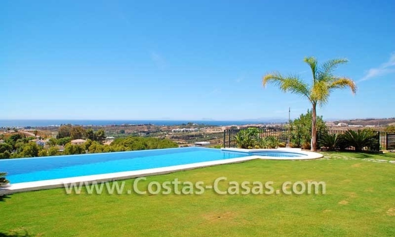 Villa de lujo en venta, exclusivo complejo de golf, Nueva Milla de Oro, Puerto Banús - Marbella, Benahavis - Estepona 1