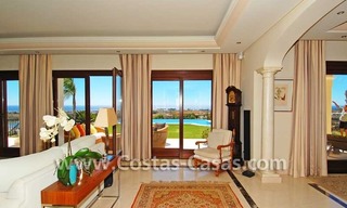 Villa de lujo en venta, exclusivo complejo de golf, Nueva Milla de Oro, Puerto Banús - Marbella, Benahavis - Estepona 11