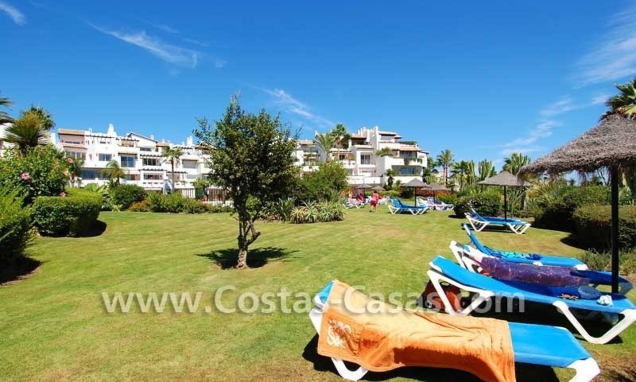 Apartamento de lujo, planta baja, primera línea de playa, frente a la playa, Nueva Milla de Oro, Marbella - Estepona 20