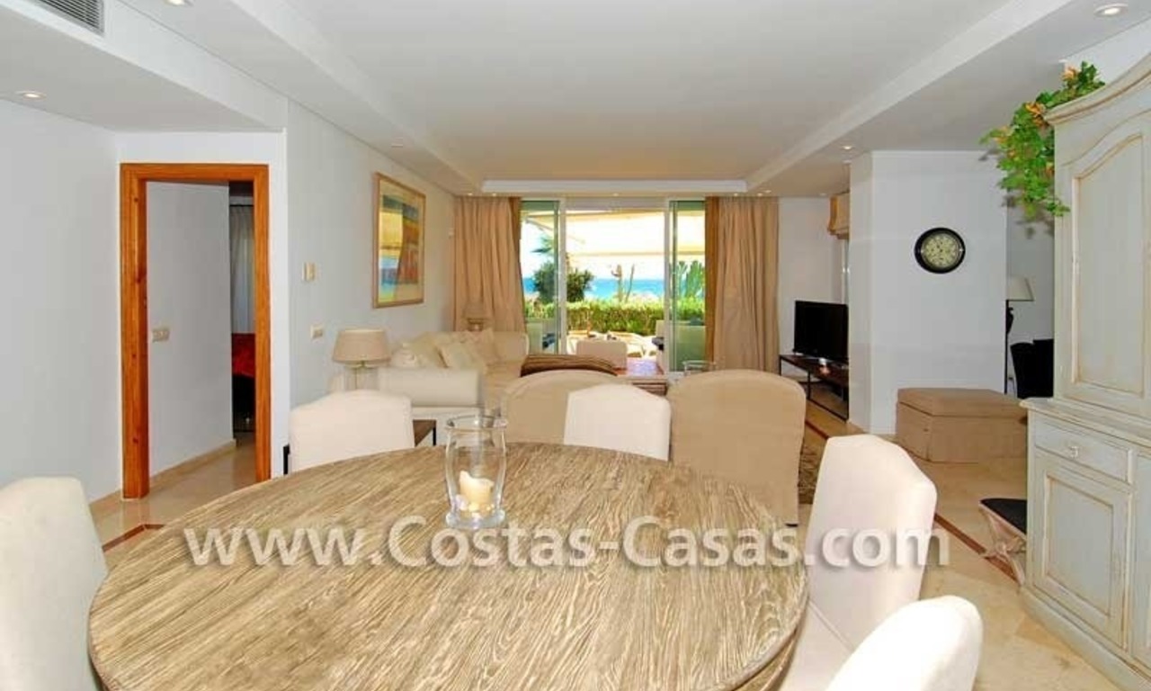 Apartamento de lujo, planta baja, primera línea de playa, frente a la playa, Nueva Milla de Oro, Marbella - Estepona 6
