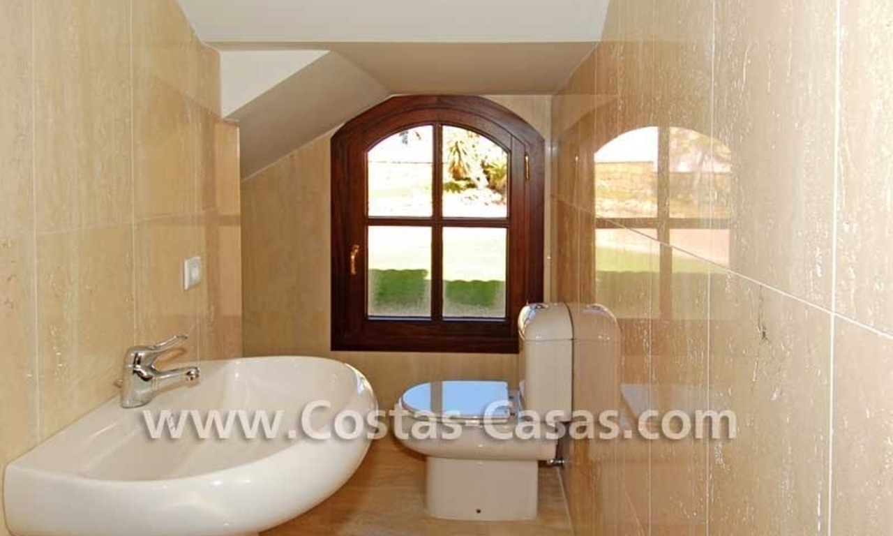 Villa moderna de estilo andaluz a la venta, complejo de golf, Nueva Milla de Oro, Puerto Banús - Marbella, Benahavis - Estepona 20