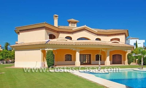 Villa moderna de estilo andaluz a la venta, complejo de golf, Nueva Milla de Oro, Puerto Banús - Marbella, Benahavis - Estepona 