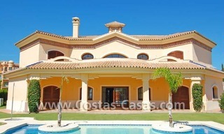 Villa moderna de estilo andaluz a la venta, complejo de golf, Nueva Milla de Oro, Puerto Banús - Marbella, Benahavis - Estepona 1