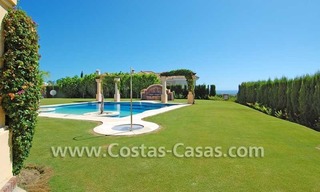 Villa moderna de estilo andaluz a la venta, complejo de golf, Nueva Milla de Oro, Puerto Banús - Marbella, Benahavis - Estepona 4
