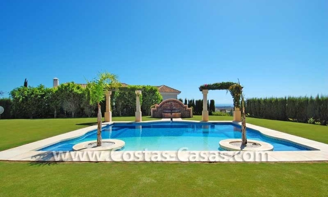 Villa moderna de estilo andaluz a la venta, complejo de golf, Nueva Milla de Oro, Puerto Banús - Marbella, Benahavis - Estepona 5