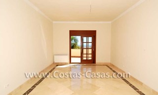 Villa moderna de estilo andaluz para comprar, complejo de golf, Nueva Milla de Oro, Puerto Banús - Marbella, Estepona 17