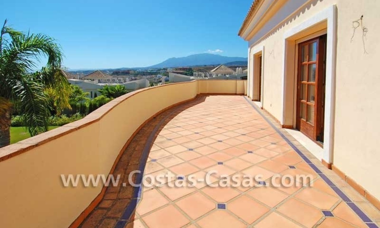 Villa moderna de estilo andaluz para comprar, complejo de golf, Nueva Milla de Oro, Puerto Banús - Marbella, Estepona 24