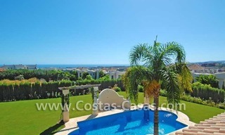 Villa moderna de estilo andaluz para comprar, complejo de golf, Nueva Milla de Oro, Puerto Banús - Marbella, Estepona 25