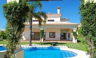 Villa moderna de estilo andaluz para comprar, complejo de golf, Nueva Milla de Oro, Puerto Banús - Marbella, Estepona 5