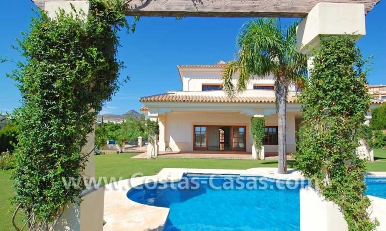 Villa moderna de estilo andaluz para comprar, complejo de golf, Nueva Milla de Oro, Puerto Banús - Marbella, Estepona 6