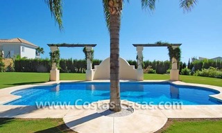Villa moderna de estilo andaluz para comprar, complejo de golf, Nueva Milla de Oro, Puerto Banús - Marbella, Estepona 7
