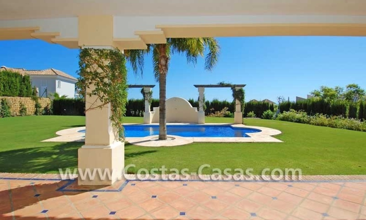 Villa moderna de estilo andaluz para comprar, complejo de golf, Nueva Milla de Oro, Puerto Banús - Marbella, Estepona 8