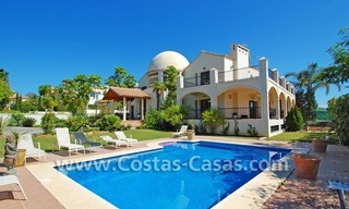 Villa de lujo en venta, exclusivo complejo de golf, Nueva Milla de Oro, Puerto Banús - Marbella, Benahavis - Estepona 0