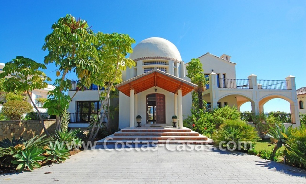 Villa de lujo en venta, exclusivo complejo de golf, Nueva Milla de Oro, Puerto Banús - Marbella, Benahavis - Estepona 2