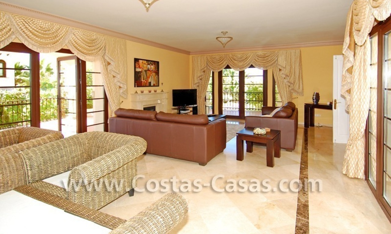 Villa de lujo en venta, exclusivo complejo de golf, Nueva Milla de Oro, Puerto Banús - Marbella, Benahavis - Estepona 15