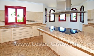 Villa de estilo clásico andaluz en venta, complejo de golf, Nueva Milla de Oro, Puerto Banús - Marbella, Benahavis - Estepona 13