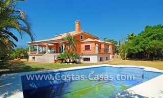 Villa de estilo clásico andaluz en venta, complejo de golf, Nueva Milla de Oro, Puerto Banús - Marbella, Benahavis - Estepona 0
