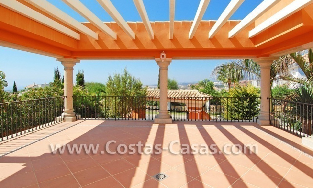 Villa de estilo clásico andaluz en venta, complejo de golf, Nueva Milla de Oro, Puerto Banús - Marbella, Benahavis - Estepona 2