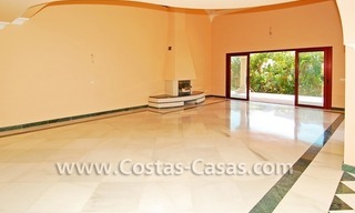 Villa de estilo clásico andaluz en venta, complejo de golf, Nueva Milla de Oro, Puerto Banús - Marbella, Benahavis - Estepona 9