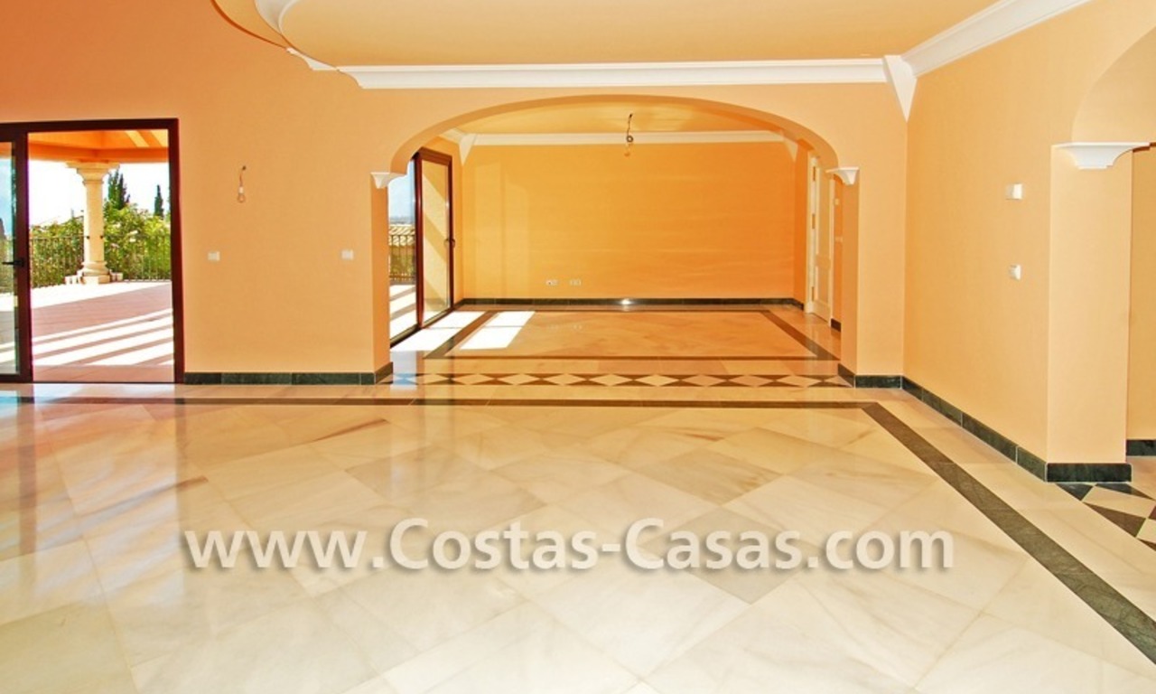 Villa de estilo clásico andaluz en venta, complejo de golf, Nueva Milla de Oro, Puerto Banús - Marbella, Benahavis - Estepona 10