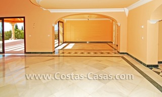 Villa de estilo clásico andaluz en venta, complejo de golf, Nueva Milla de Oro, Puerto Banús - Marbella, Benahavis - Estepona 10
