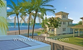 Villas en primera linea de playa en venta, Marbella - Costa del Sol 2