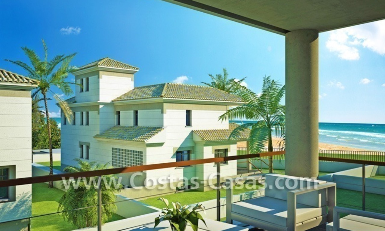 Villas en primera linea de playa en venta, Marbella - Costa del Sol 3