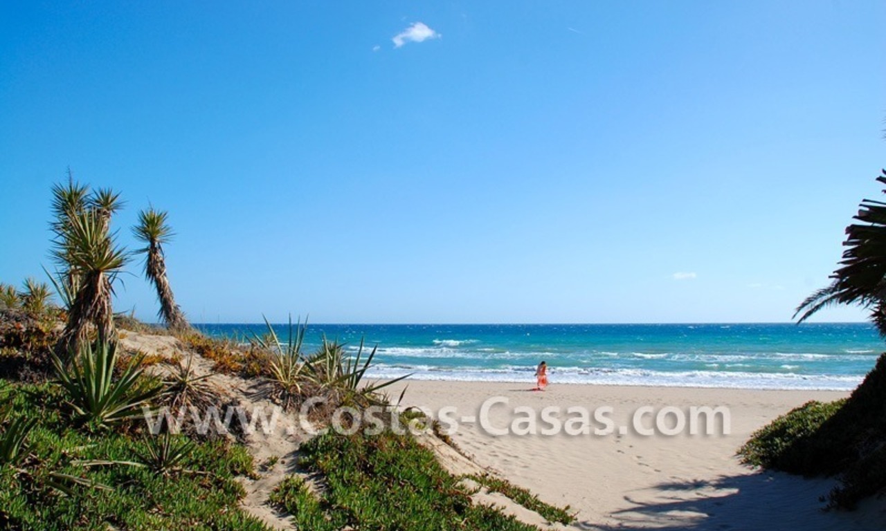 Villas en primera linea de playa en venta, Marbella - Costa del Sol 13