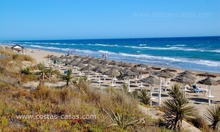 Villas en primera linea de playa en venta, Marbella - Costa del Sol 10