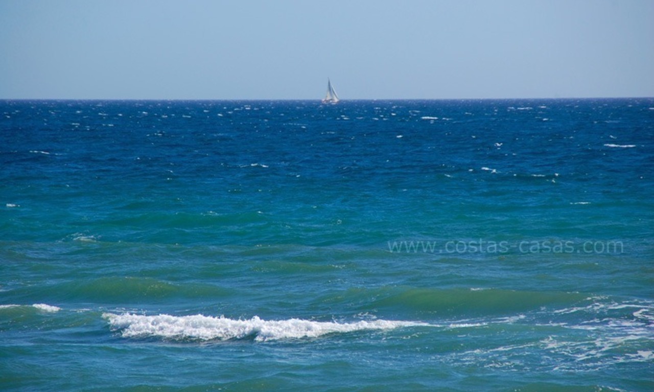 Villas en primera linea de playa en venta, Marbella - Costa del Sol 12