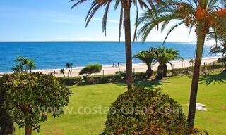 Apartamento ático en primera línea de playa a la venta en la Nueva Milla de Oro entre Marbella y Estepona centro 1